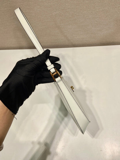 CLEO SHOULDER BAG 22 IN WHITE BRUSHED LAMBSKIN WITH CLASP CLOSURE