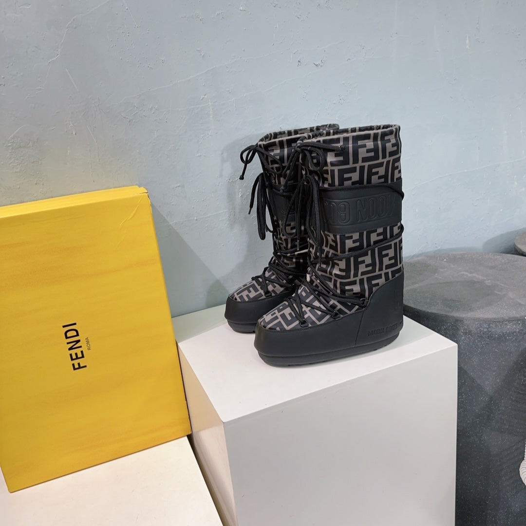 FF MOTIF MOON BOOTS IN CEDAR BROWN MONOGRAM POLYESTER AND RUBBER