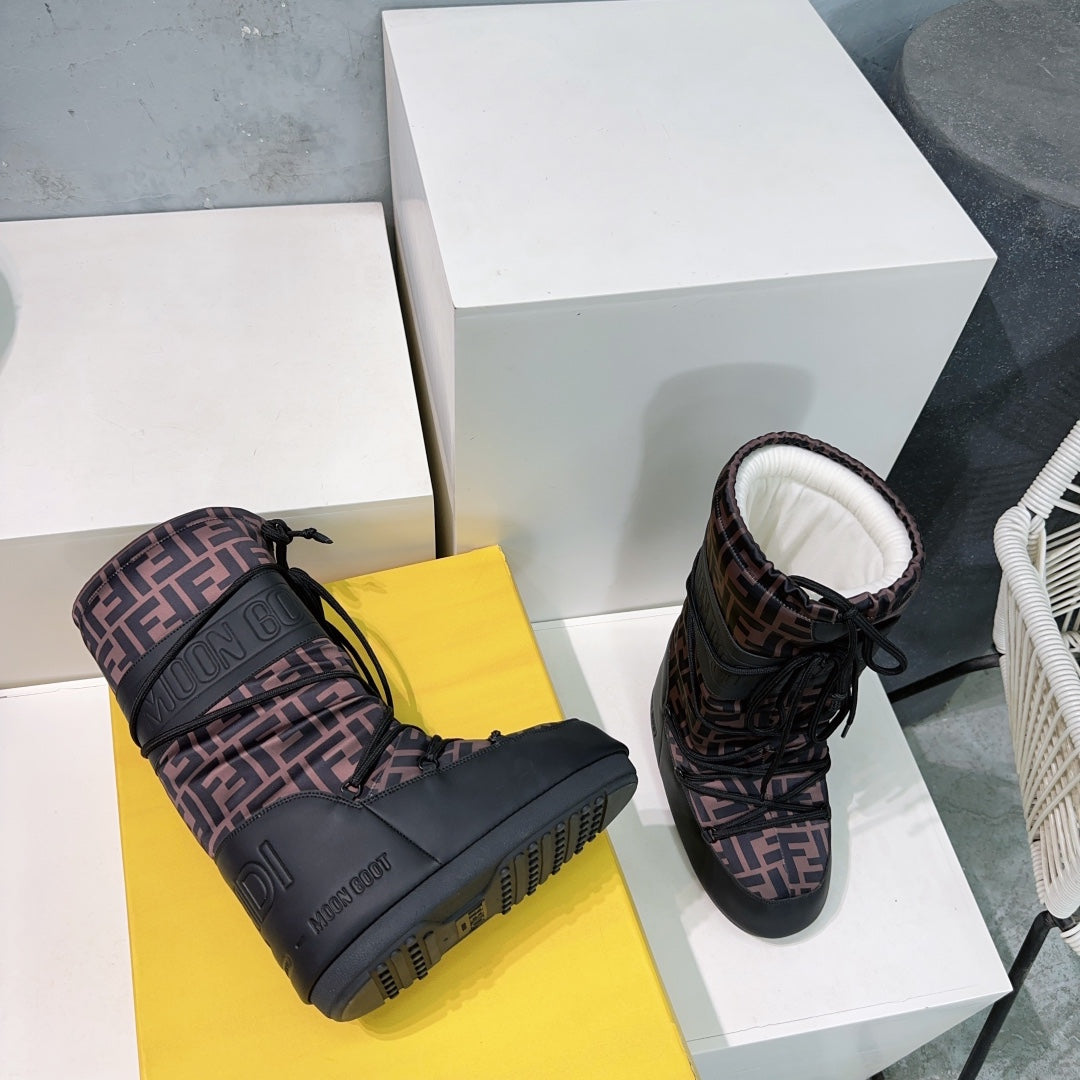 FF MOTIF MOON BOOTS IN WALNUT BROWN MONOGRAM POLYESTER AND RUBBER