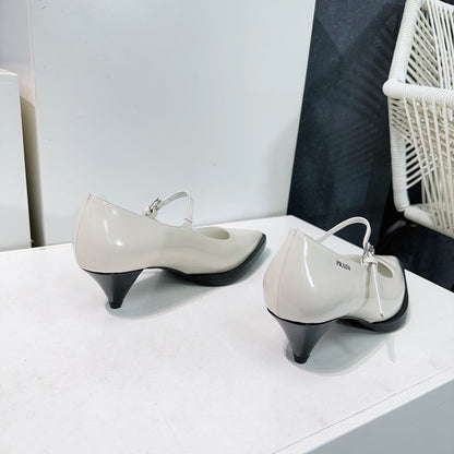 POINTED TOE MEDIUM HEEL PUMPS IN RICE WHITE GLOSSY LAMBSKIN