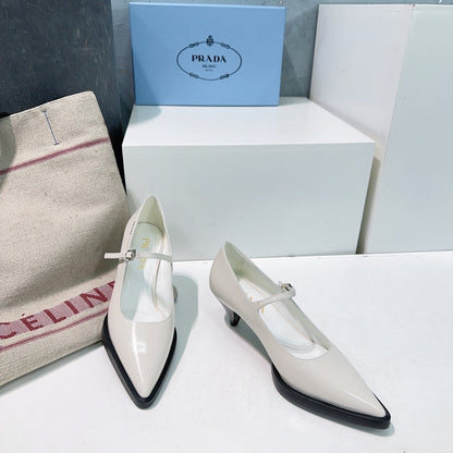 POINTED TOE MEDIUM HEEL PUMPS IN RICE WHITE GLOSSY LAMBSKIN