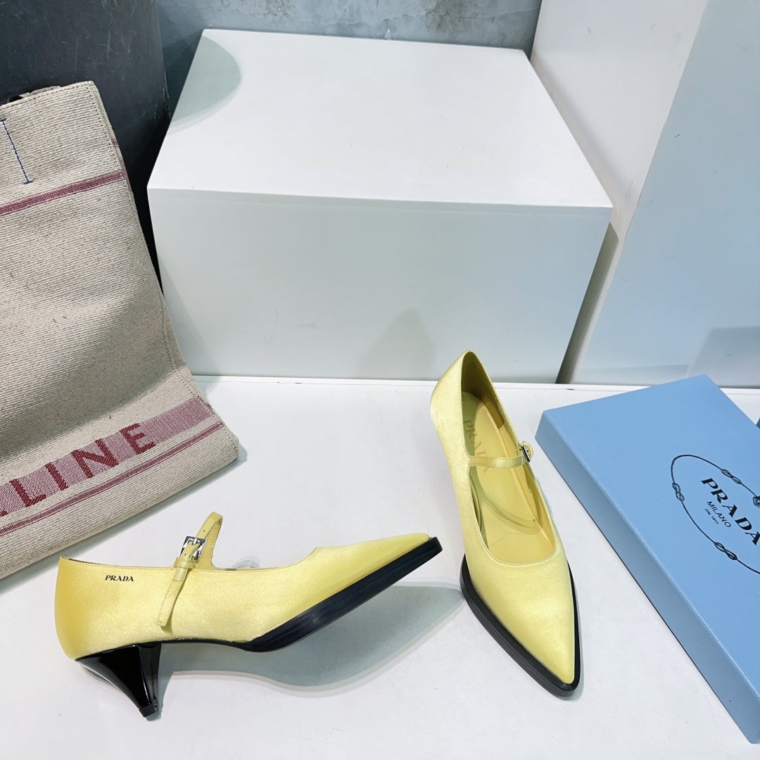 POINTED TOE MEDIUM HEEL PUMPS IN YELLOW SILK