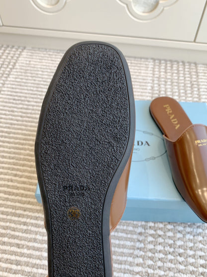 MULES IN BROWN GLOSSY SHEEPSKIN GOLD LETTERING LOGO