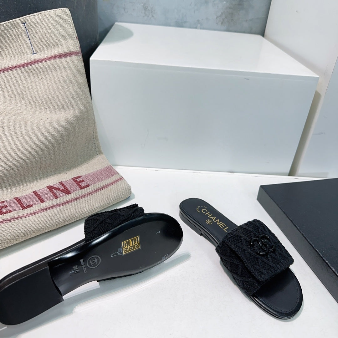 KNIT BLACK FABRIC FLAT SLIDE