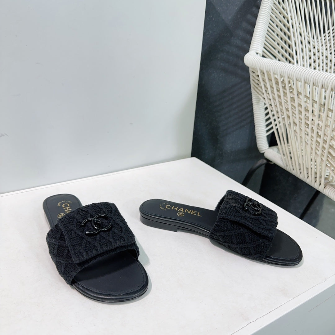 KNIT BLACK FABRIC FLAT SLIDE
