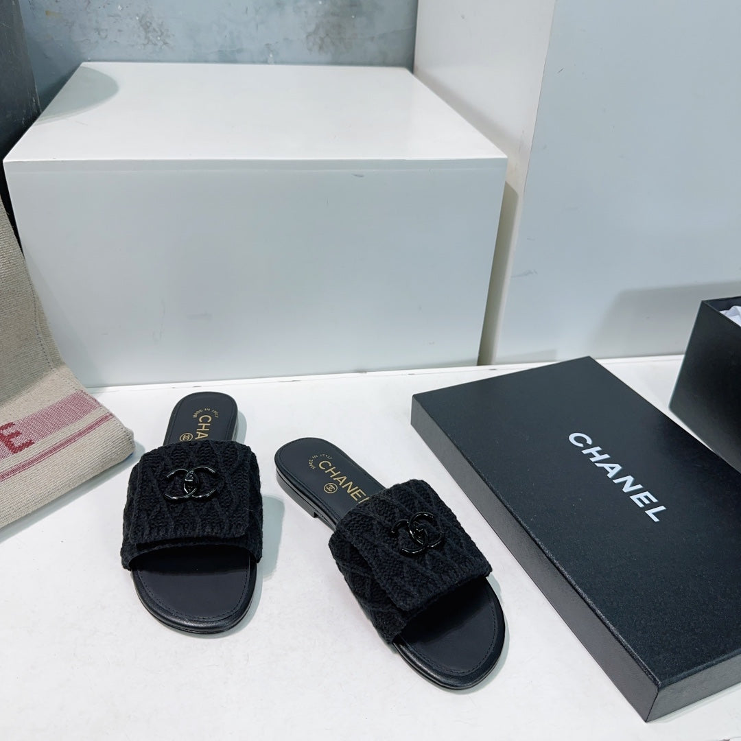 KNIT BLACK FABRIC FLAT SLIDE