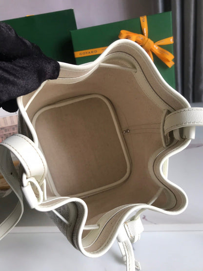 PETIT FLOT BUCKET BAG 22 IN WHITE GOYARDINE CANVAS AND LAMBSKIN TRIM