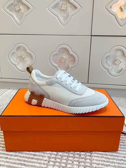 BOUNCING SNEAKER IN WHITE GRAPHIC MESH AND PASTEL GRAY SUEDE