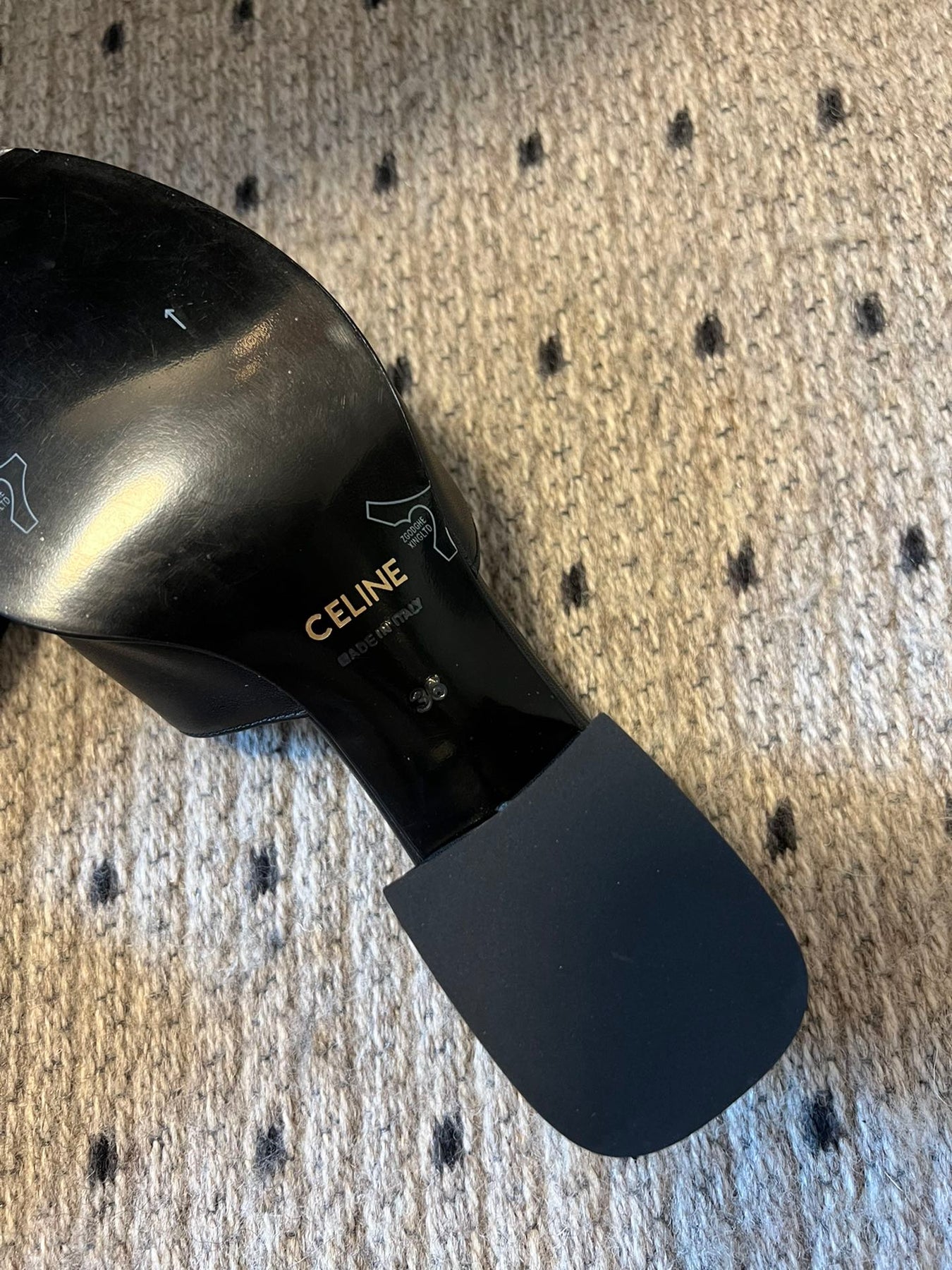 CLEMENCE MULE IN BLACK LAMBSKIN AND PATENT CALFSKIN