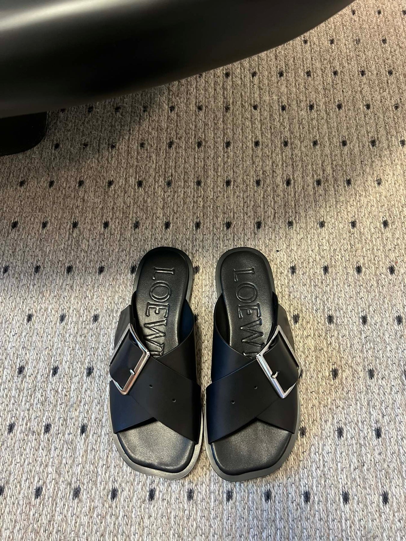 PETAL BELT FLAT SANDAL IN BLACK CALFSKIN