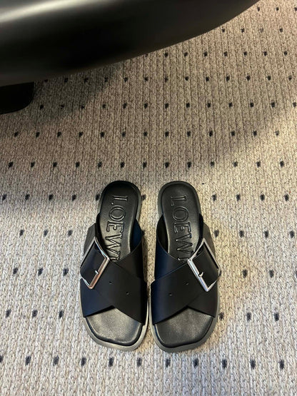 PETAL BELT FLAT SANDAL IN BLACK CALFSKIN