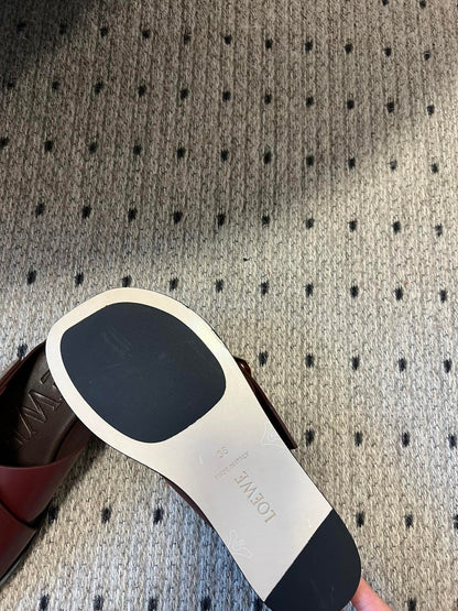 PETAL BELT FLAT SANDAL IN SANGRIA RED CALFSKIN