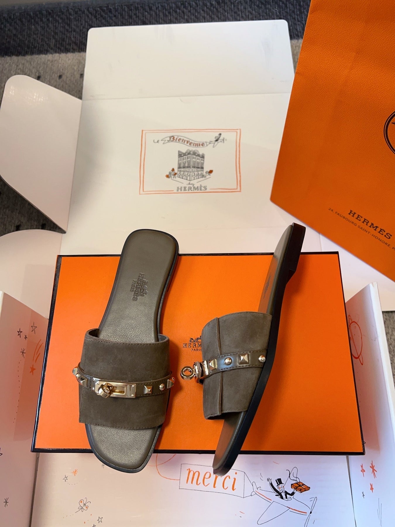 GIULIA FLAT SANDAL IN MOCHA BROWN SUEDE