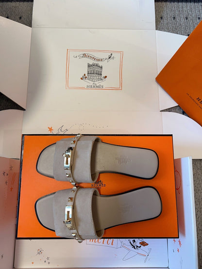 GIULIA FLAT SANDAL IN KHAKI BROWN SUEDE