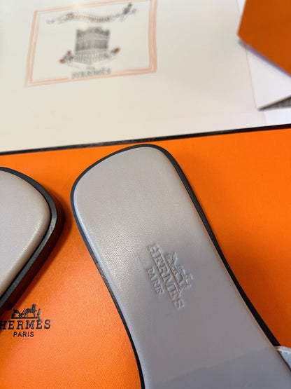 GIULIA FLAT SANDAL IN KHAKI BROWN SUEDE