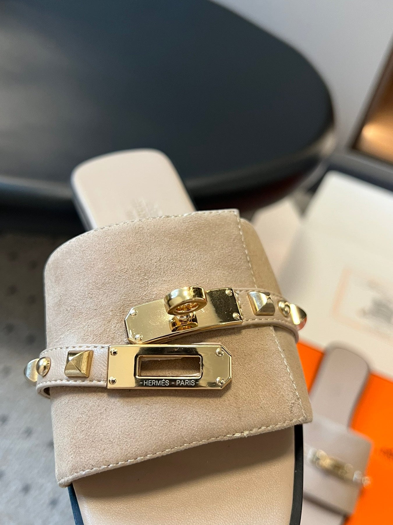 GIULIA FLAT SANDAL IN KHAKI BROWN SUEDE