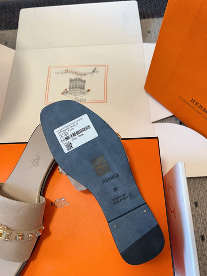 GIULIA FLAT SANDAL IN KHAKI BROWN SUEDE