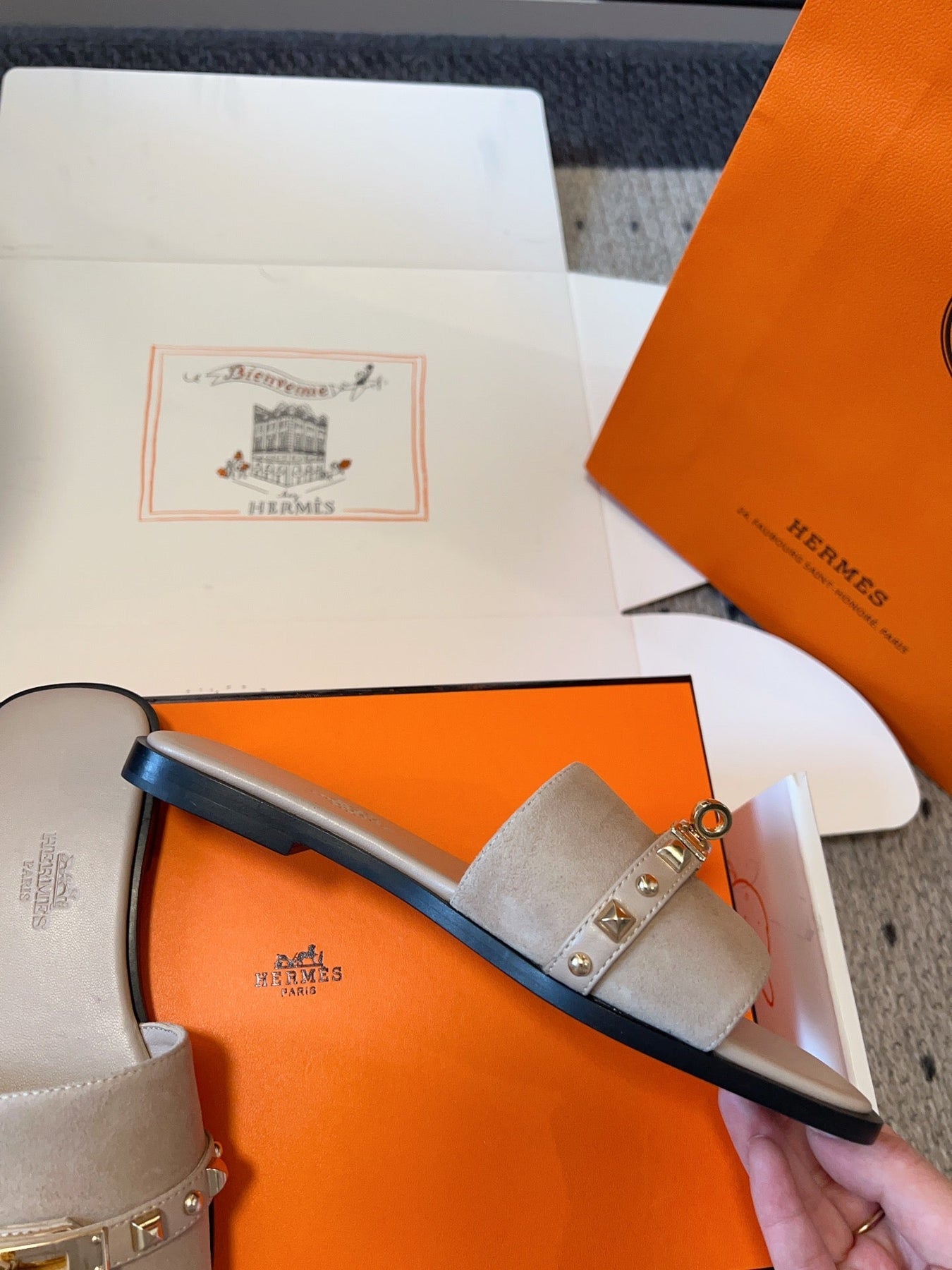 GIULIA FLAT SANDAL IN KHAKI BROWN SUEDE