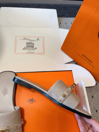 GIULIA FLAT SANDAL IN KHAKI BROWN SUEDE