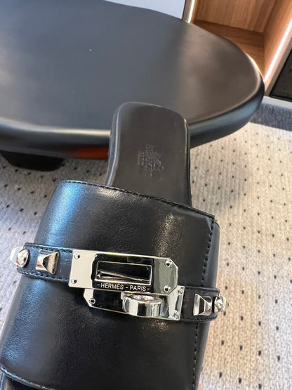 GIULIA FLAT SANDAL IN BLACK CALFSKIN