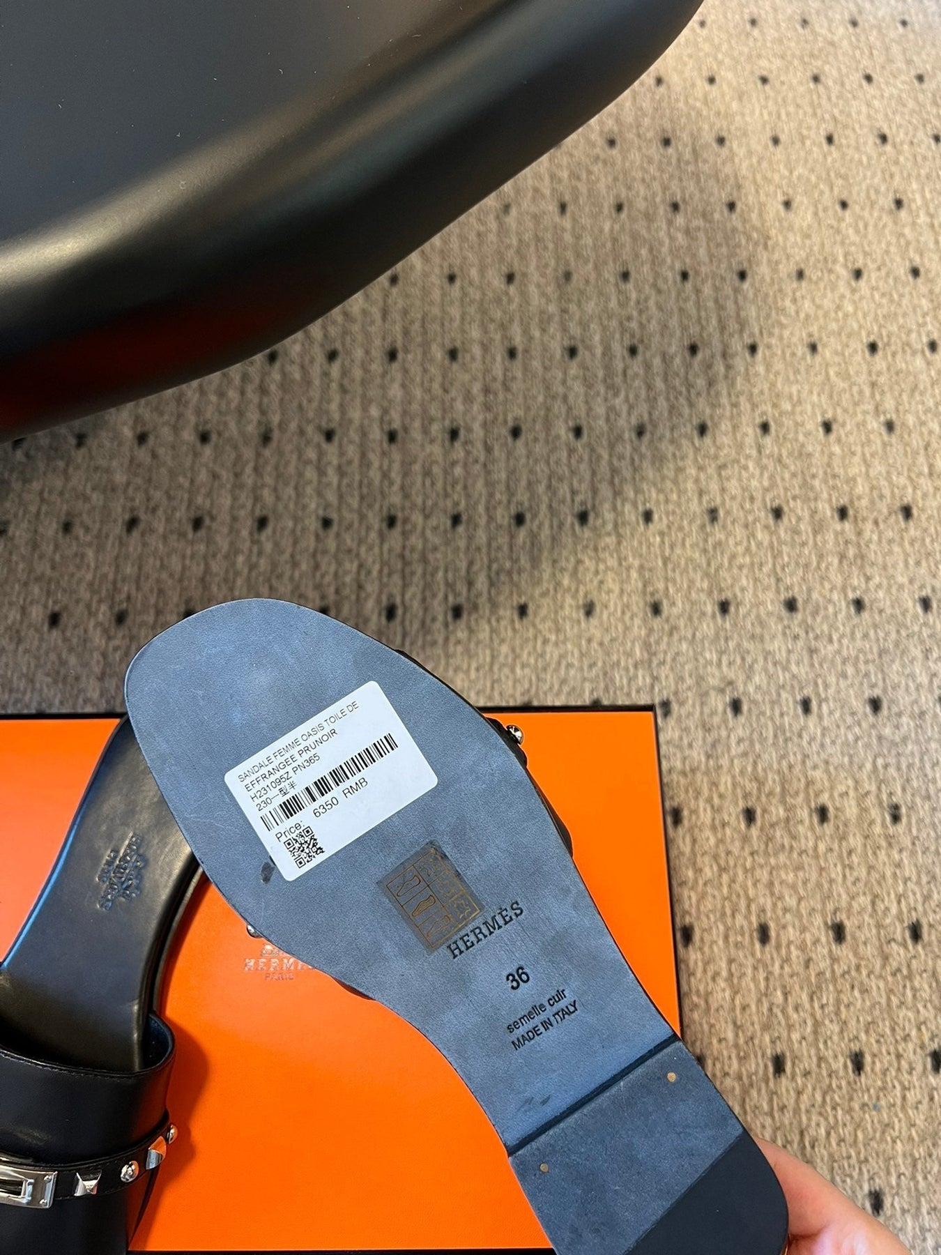 GIULIA FLAT SANDAL IN BLACK CALFSKIN