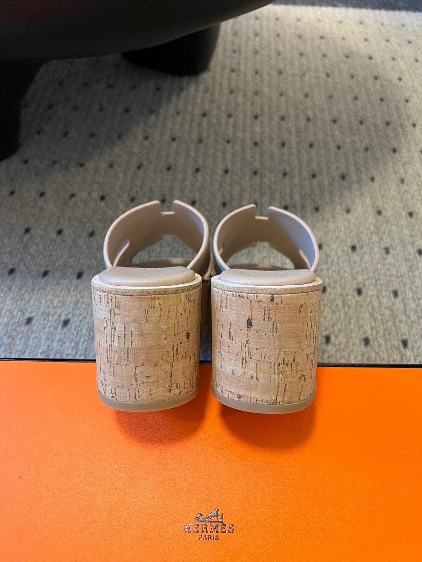 EZE SANDAL PLATFORM 85 MM IN PALE GRAY SUEDE