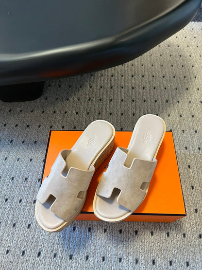 EZE SANDAL PLATFORM 85 MM IN PALE GRAY SUEDE