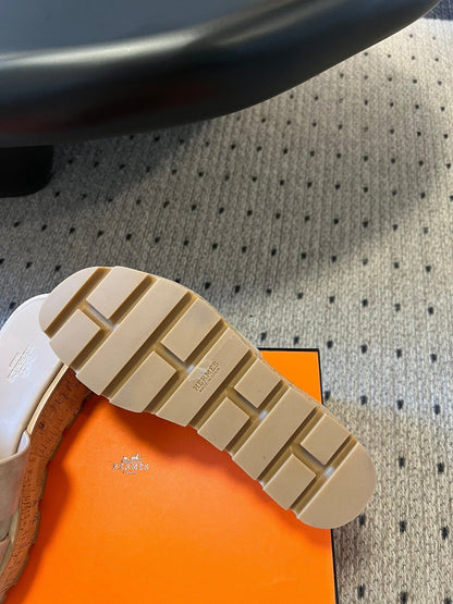 EZE SANDAL PLATFORM 85 MM IN PALE GRAY SUEDE