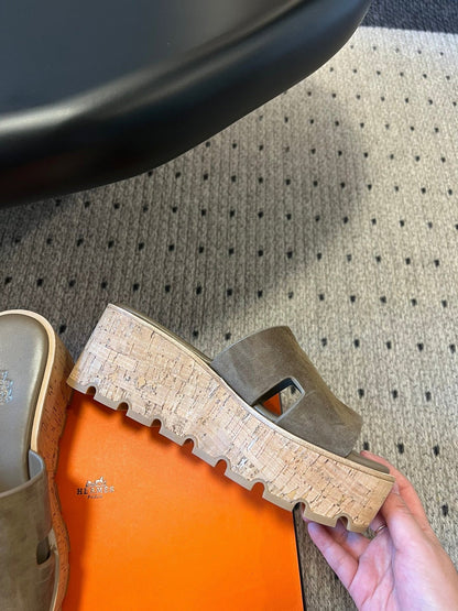 EZE SANDAL PLATFORM 85 MM IN WOOD BROWN SUEDE