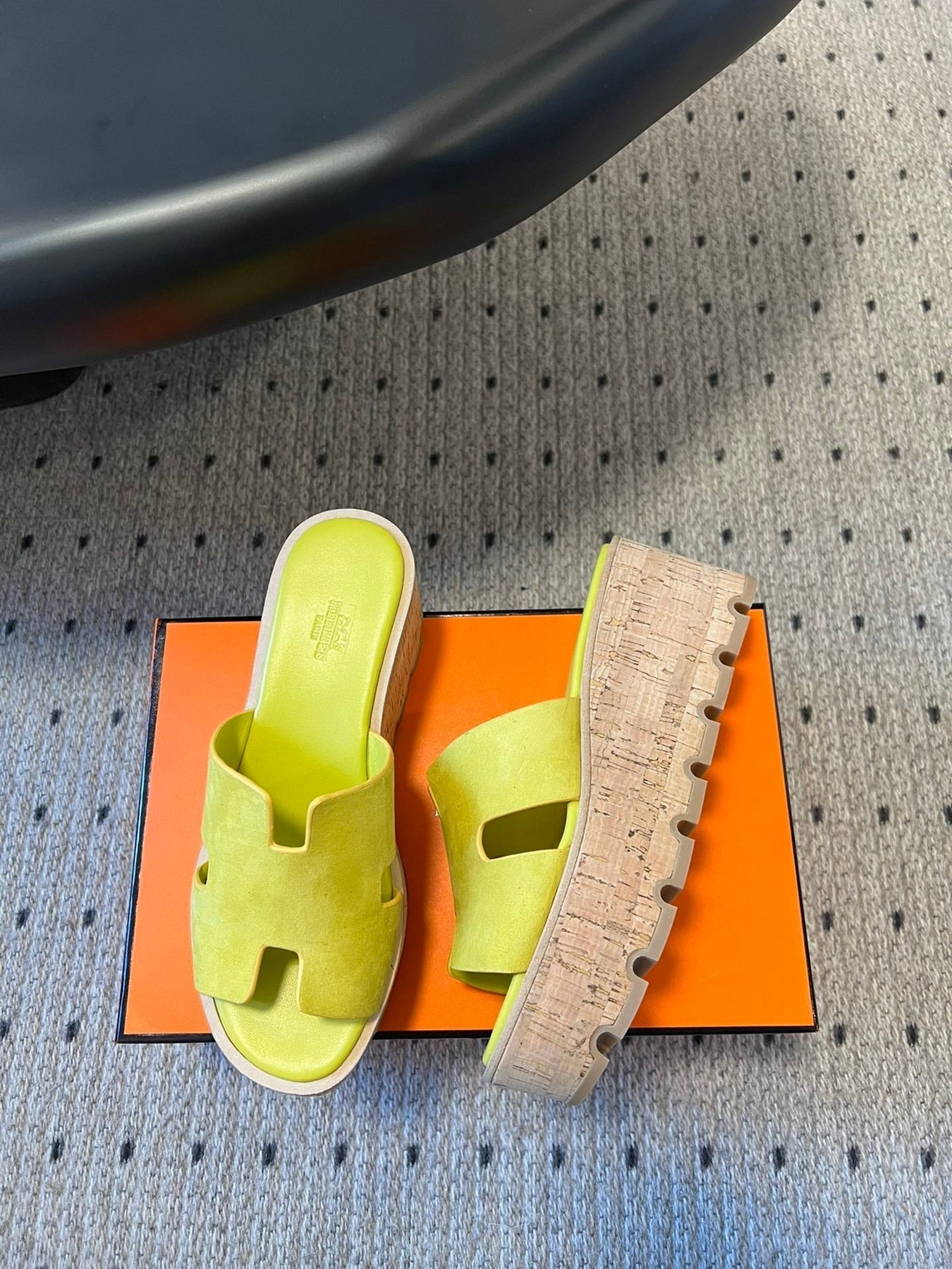 EZE SANDAL 85 MM IN NEON YELLOW CALFSKIN