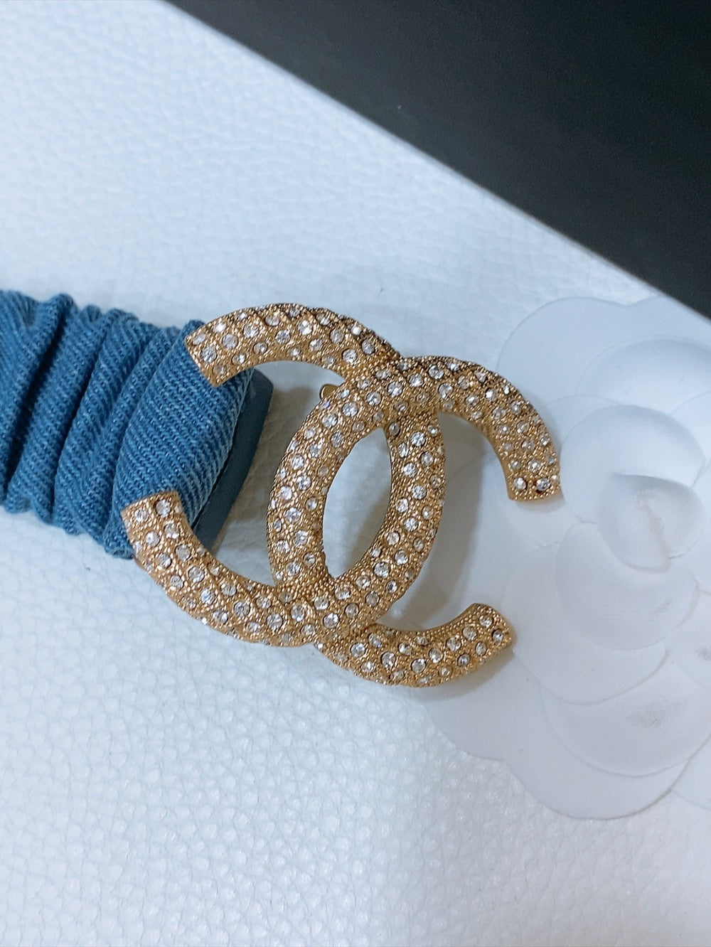 DOUBLE C ELASTIC BELT 30MM IN BLUE DENIM GOLD BUCKLE EMBOSSED CRYSTAL