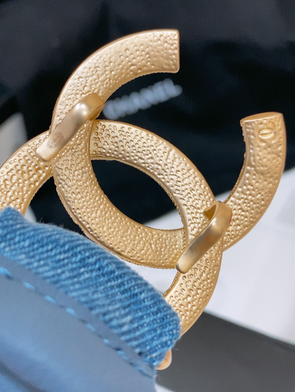 DOUBLE C ELASTIC BELT 30MM IN BLUE DENIM GOLD BUCKLE EMBOSSED CRYSTAL