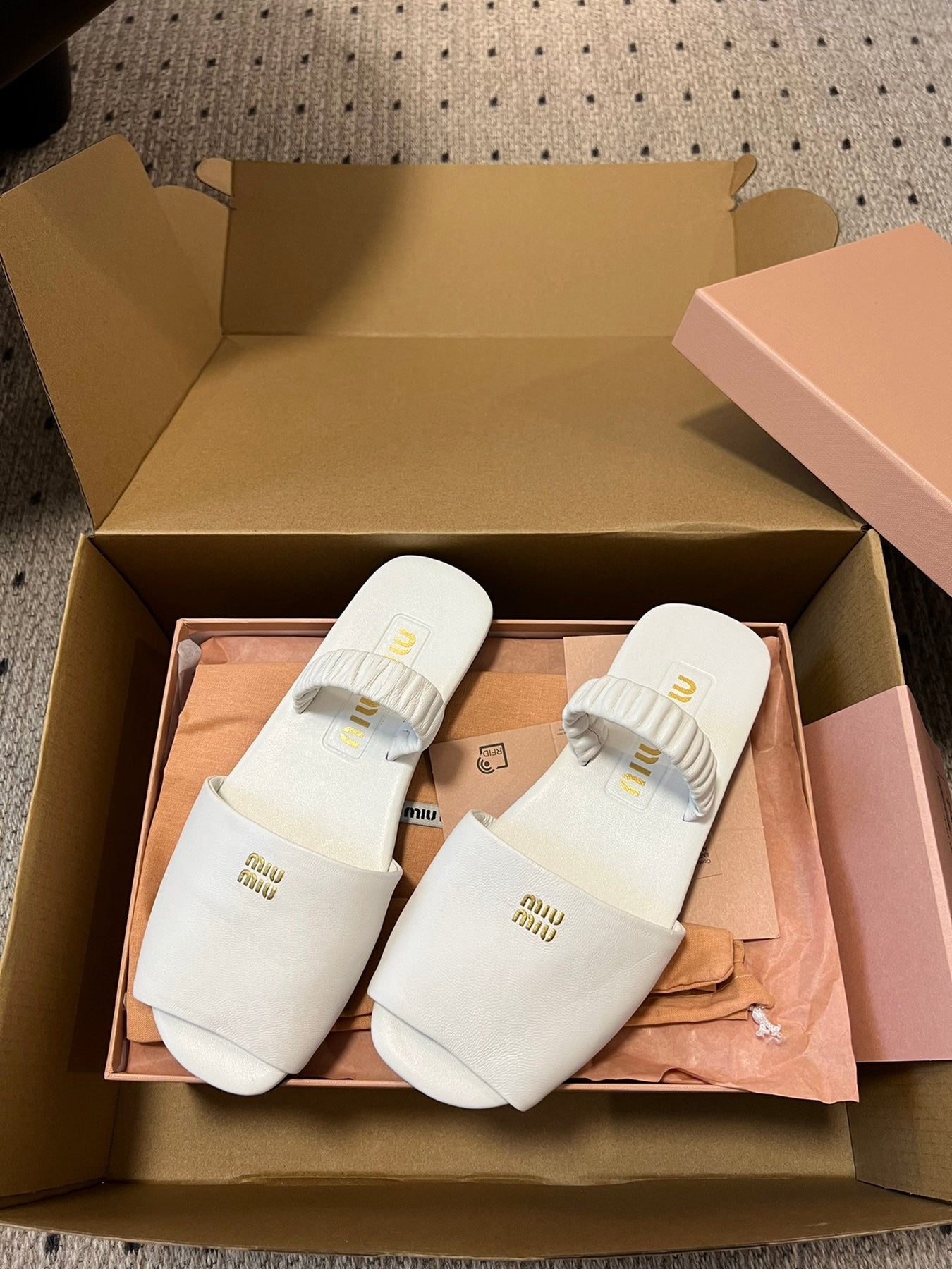 RUCHES SANDALS IN WHITE LAMBSKIN