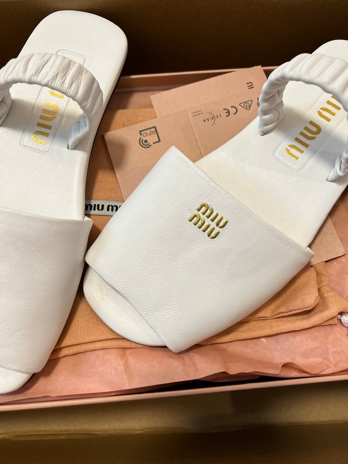 RUCHES SANDALS IN WHITE LAMBSKIN