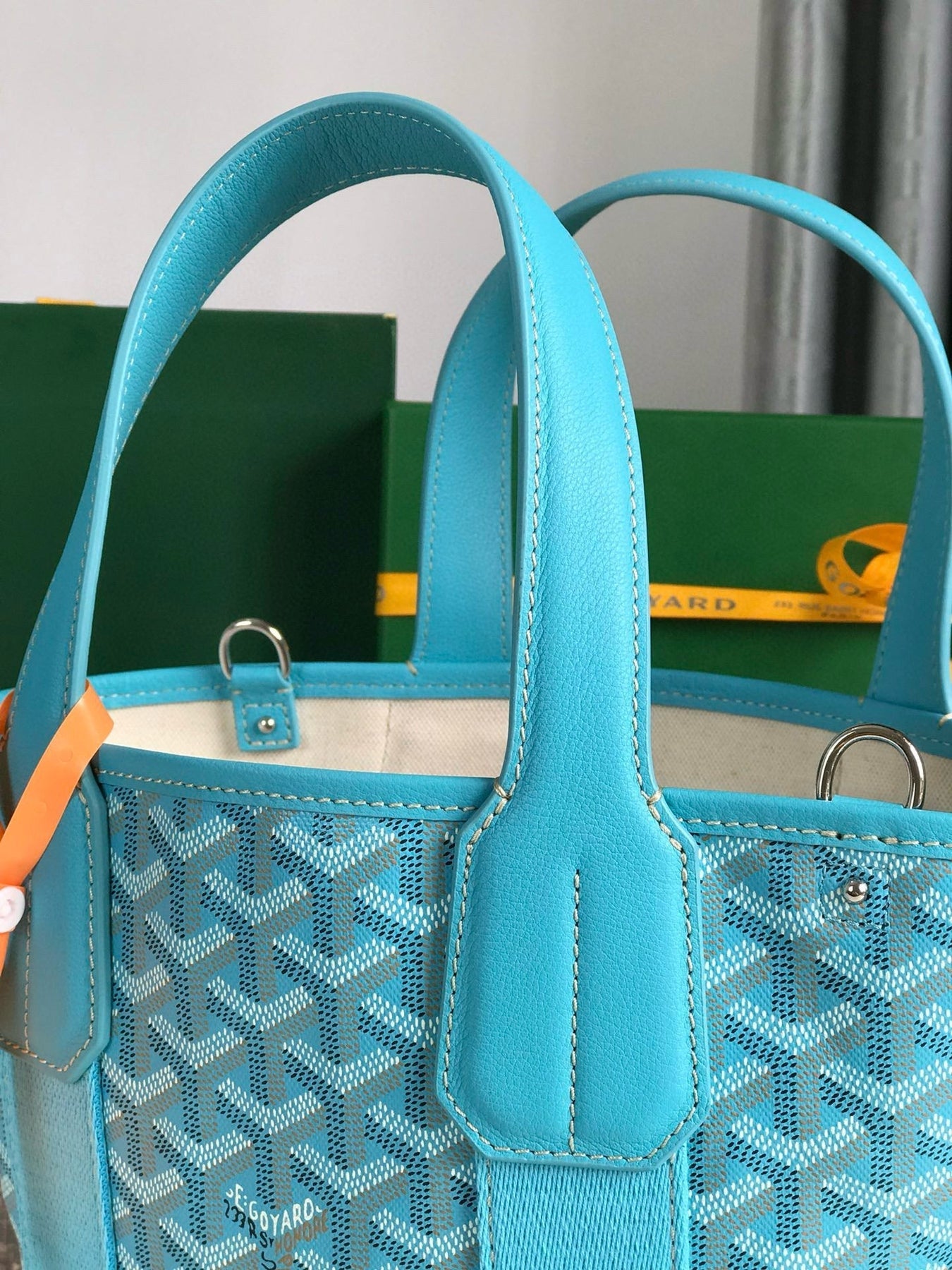 GOY BELHARRA 18*14*24