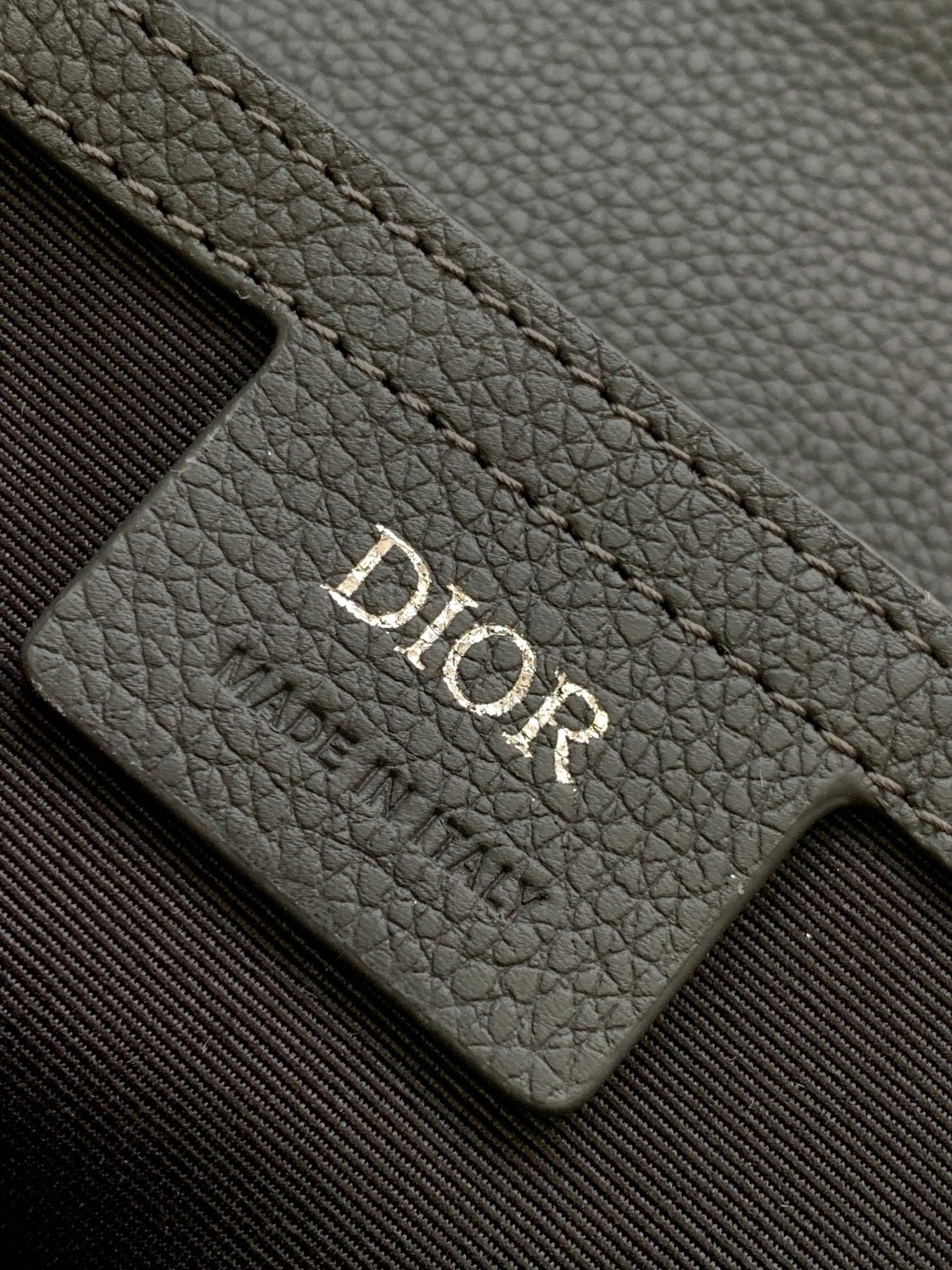 DIO Oblique Messenger Bag