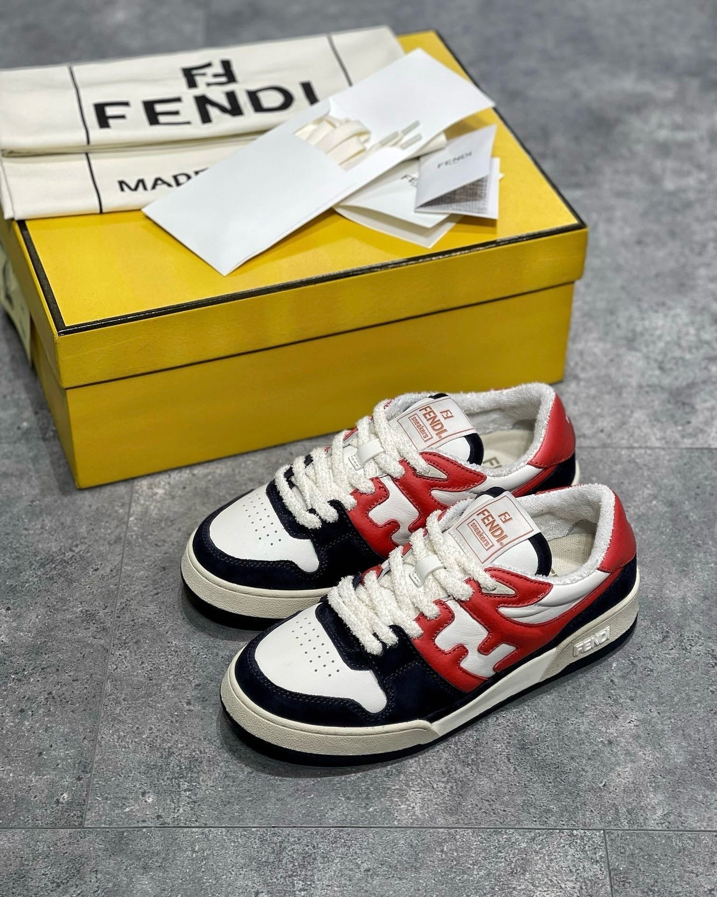 FEN Sneakers