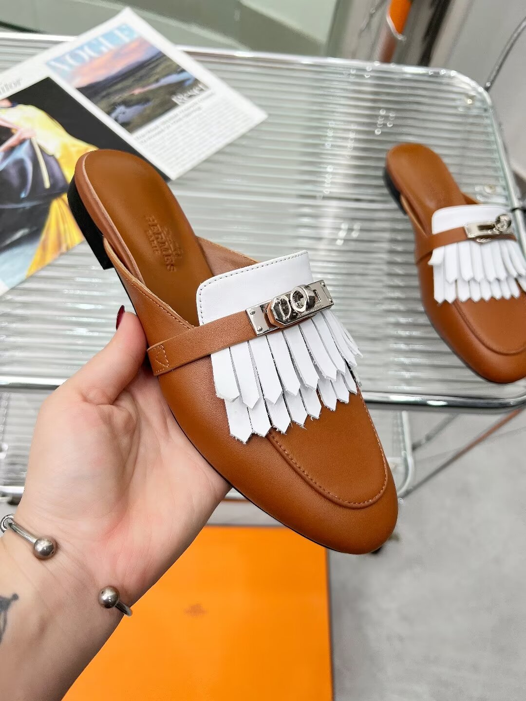 0Z MULE CARAMEL MIX FRINGED WHITE CALFSKIN
