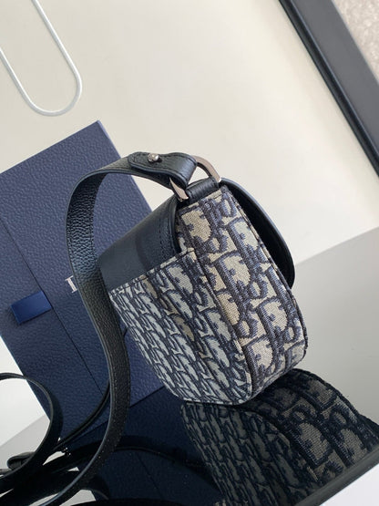 DIO Oblique Messenger Bag