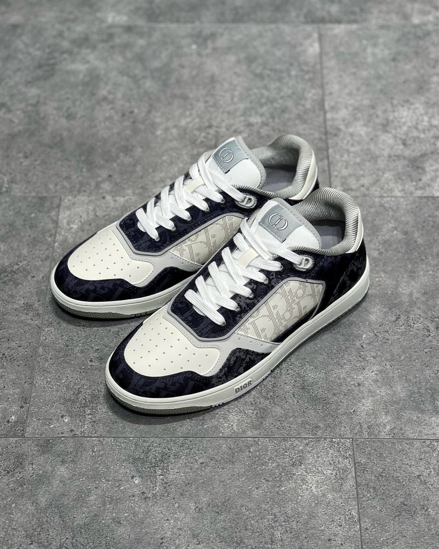 DIO Sneakers