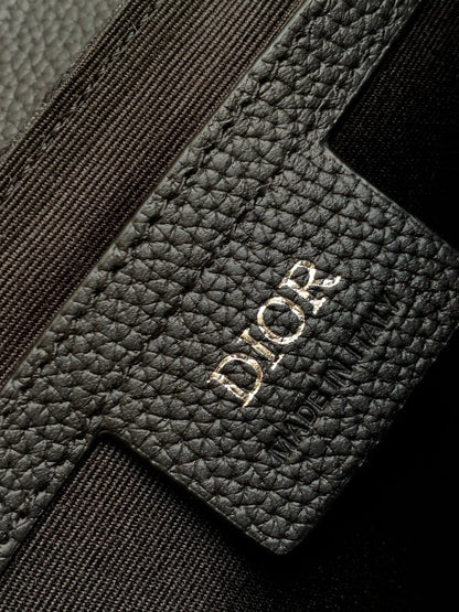 DIO Oblique Messenger Bag