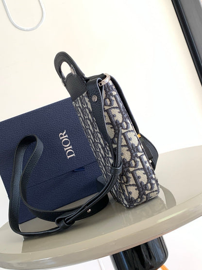 DIO Oblique Sling Bag