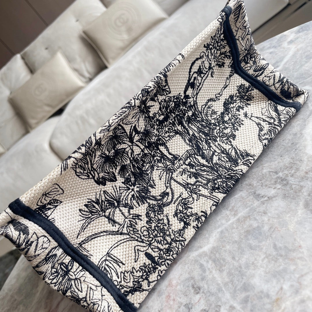 DIO Book Tote