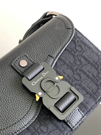 DIO Oblique Messenger Bag