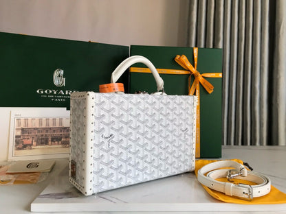 GOY Grand H√¥tel 24.5x7.5x17cm