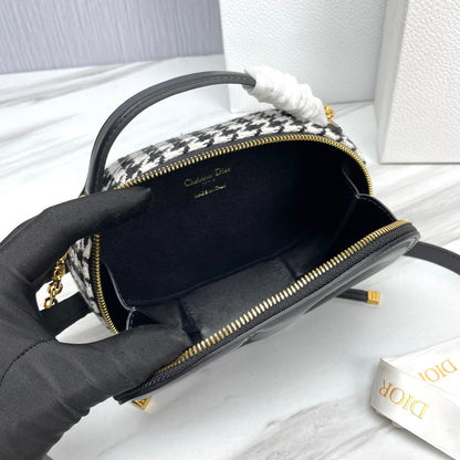 DIO Signature Oval Bag (18cm)