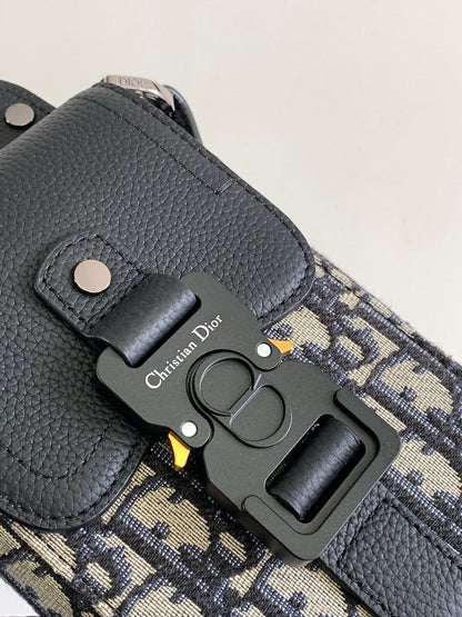 DIO Oblique Sling Bag