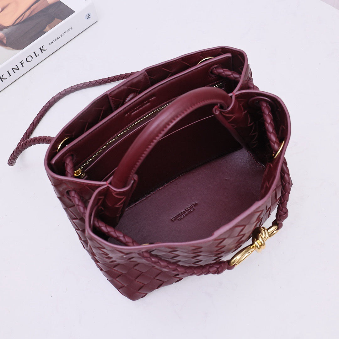 BV SMALL ANDIAMO 25CM DARK RED LAMBSKIN