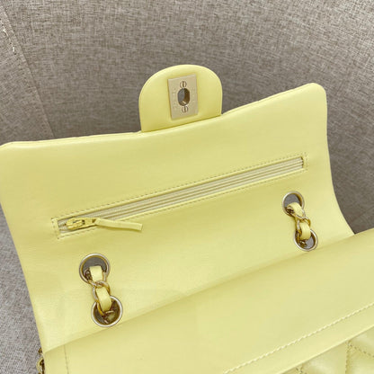 FLAP BAG 23CM PASTEL YELLOW LAMBSKIN GOLD HARDWARE
