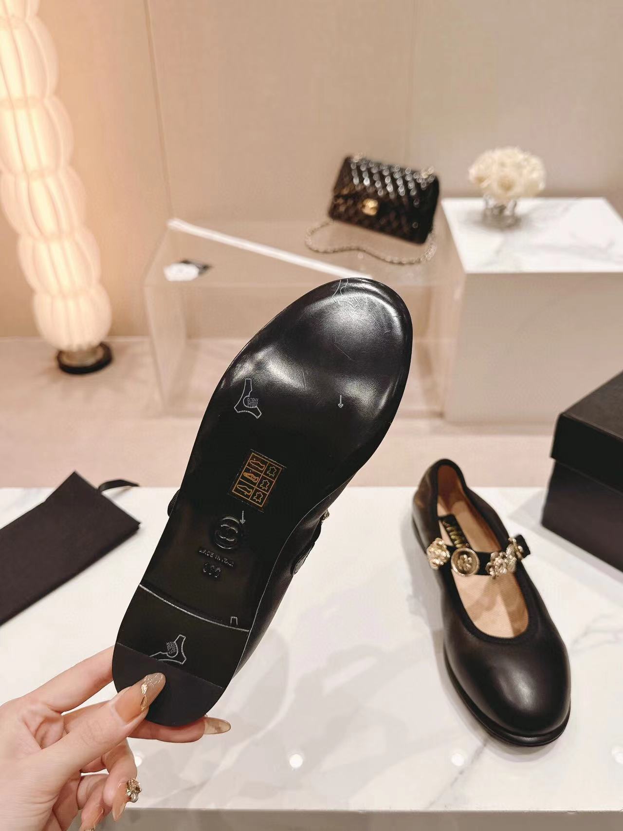 MARY JANE BLACK LAMBSKIN 24